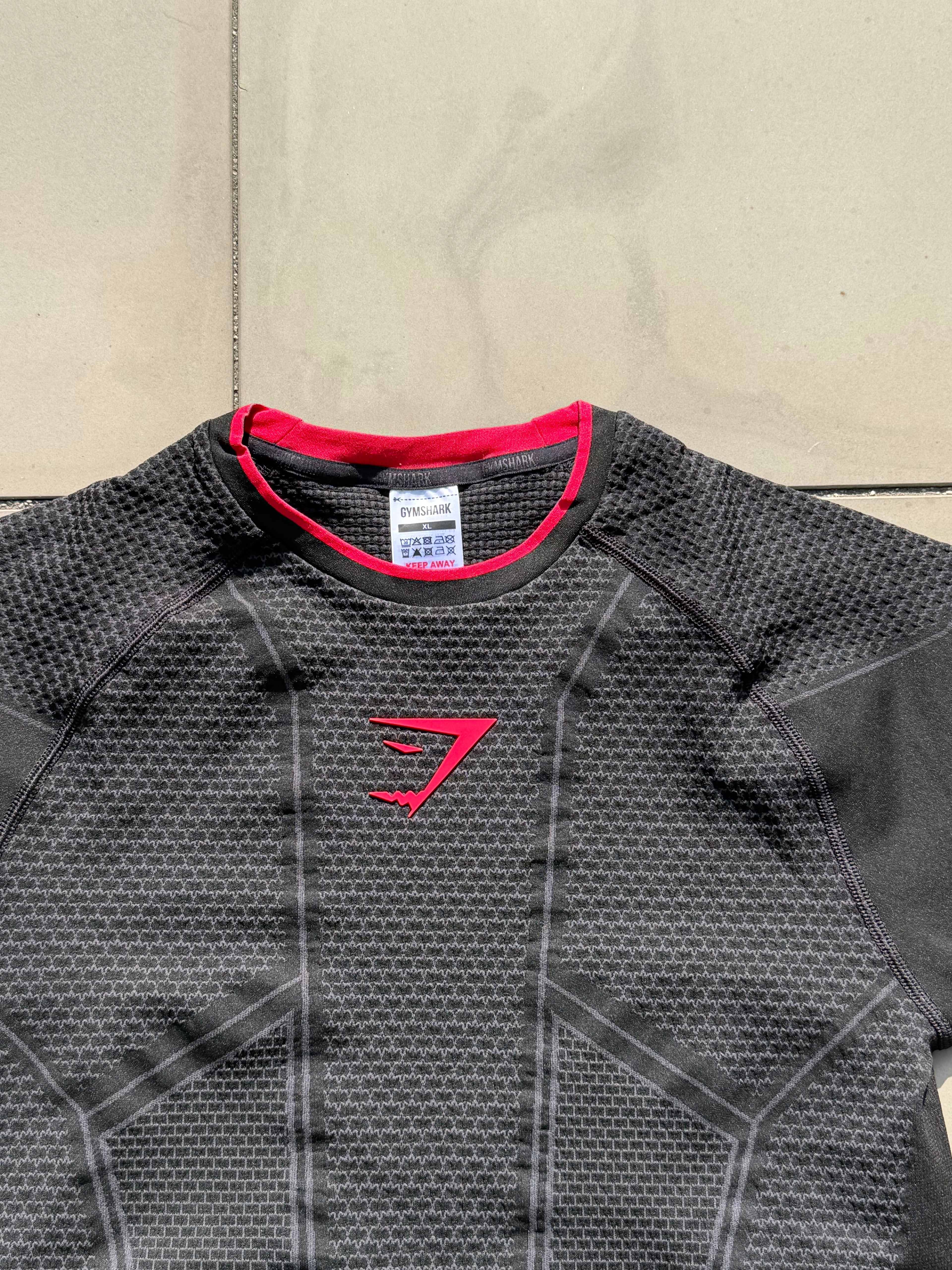 Gymshark Onyx V1 T-Shirt - Black/Onyx Grey/Carmine Red